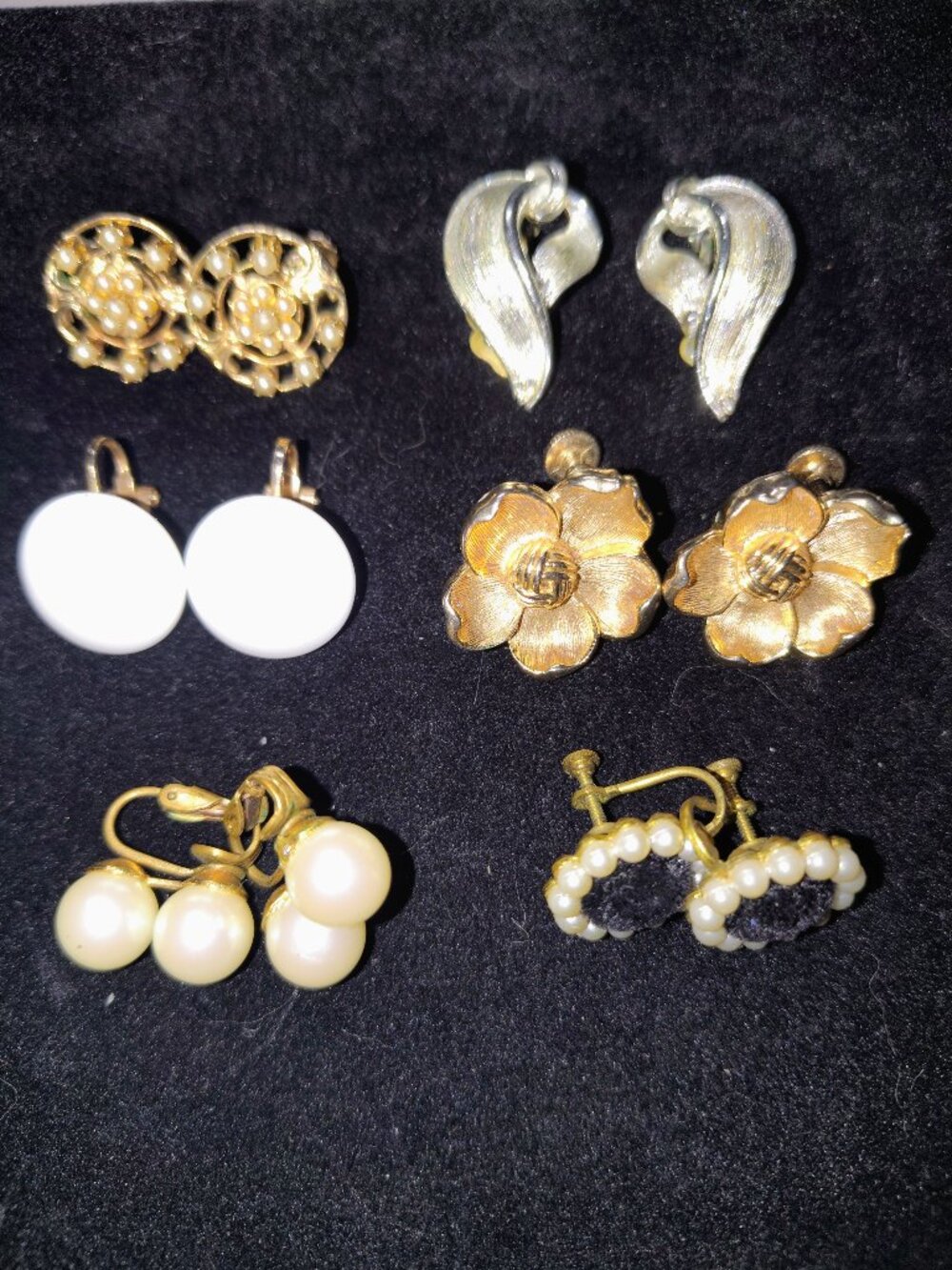 Vintage Mid‑Century Earring Lot – Coro Leaf, Filigree Screw‑Clips, Pearl Cluster